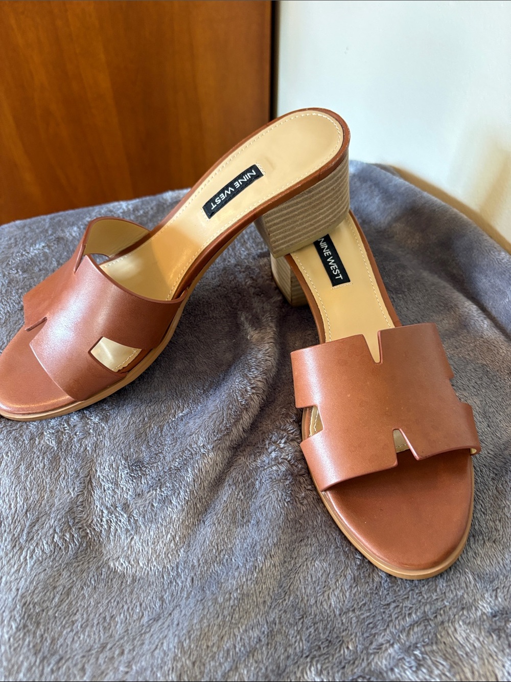 Nine West Size 9 Brown Leather H Slide Sandals 2” Block Heel